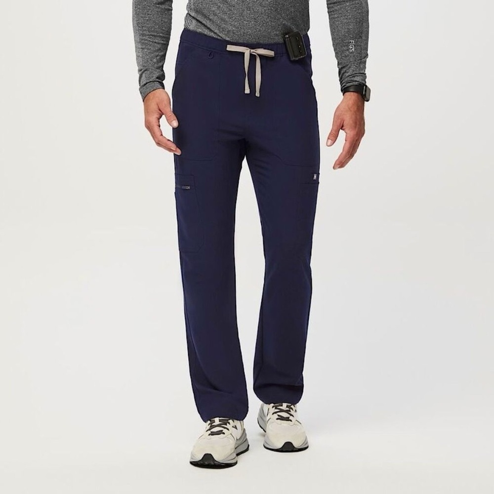 NWT Figs Men's Cairo Cargo Scrub Pant in Navy - M